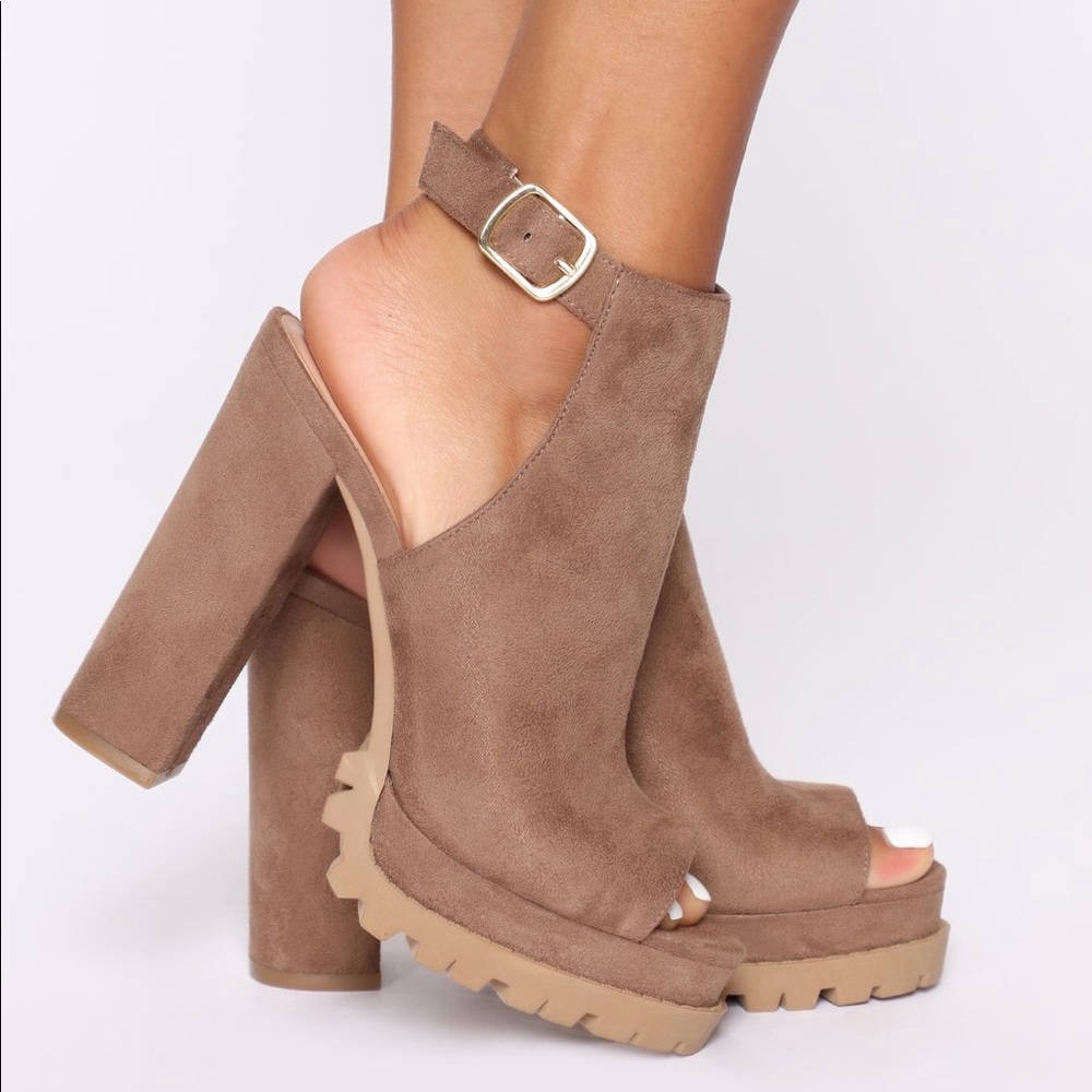 NWOT FASHION NOVA BOOTIES